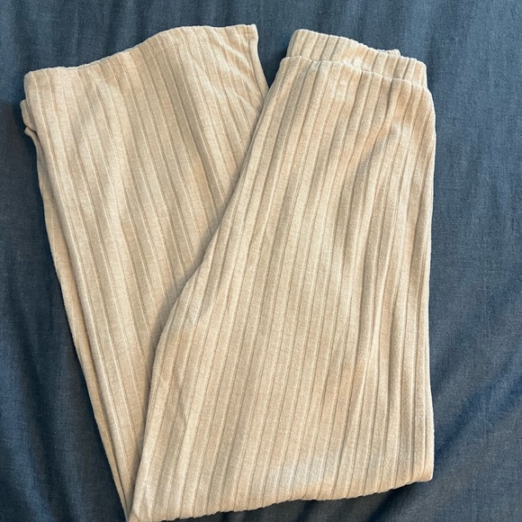 Beige Ribbed Lounge Set - Picture 4 of 6